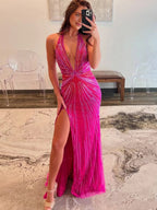 Vestido de fiesta con cuentas estilo sirena fucsia con cuello halter y abertura
