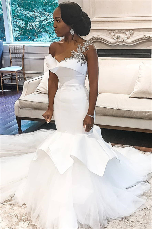 Robe de mariée sirène à une épaule avec traîne à volants