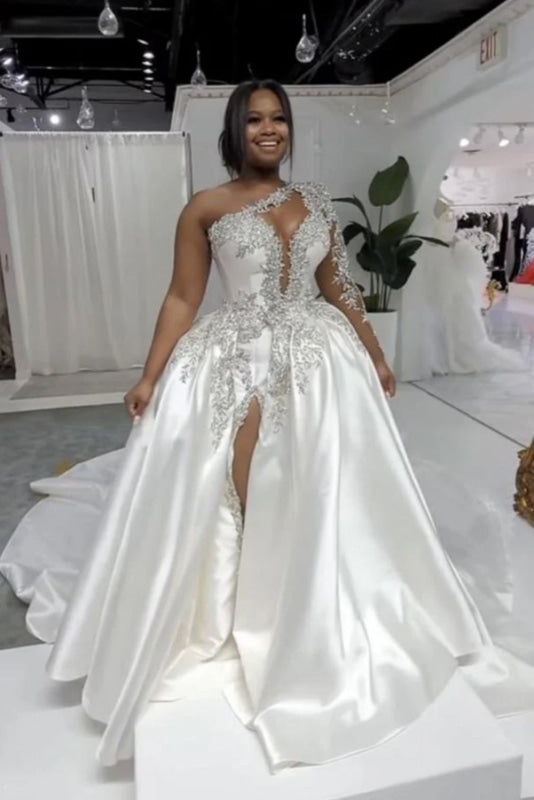 Vestido de noiva de linha A em cetim com um ombro com racha frontal e cauda