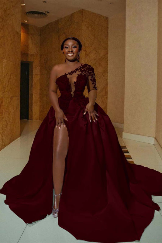 Vestido de noiva de linha A em cetim com um ombro com racha frontal e cauda