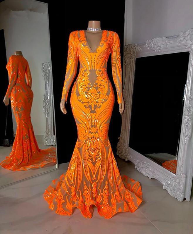 Vestidos de Baile Sereia de Renda com Apliques de Lantejoulas Laranja, Decote em V, Manga Comprida e Comprimento até ao Chão