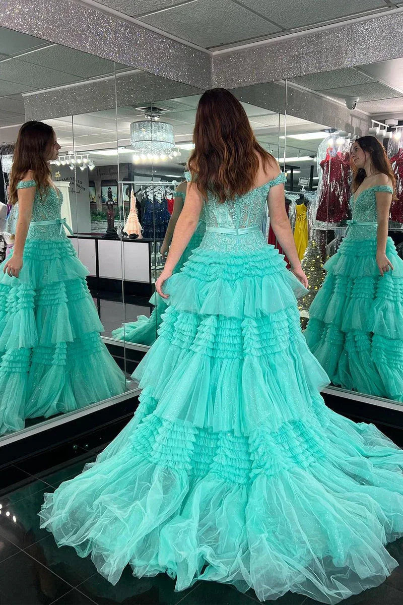 Vestidos longos de baile cor-de-rosa com folhos de tule em linha A, ombros descobertos e laço