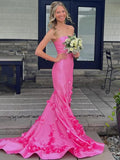 Skyden | Vestido largo de gala rosa sin tirantes con apliques y corte de sirena sin mangas
