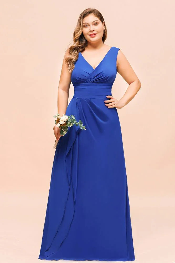 Großgrößen Chiffon Ärmelloses Brautjungfernkleid in Königsblau V-Ausschnitt Einfaches Hochzeitskleid