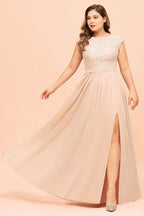 Großgrößiges Spitzenkleid mit Perlen in Rosa für Brautjungfern, kurze Ärmel, Seitenschlitz, Hochzeitsfestkleid