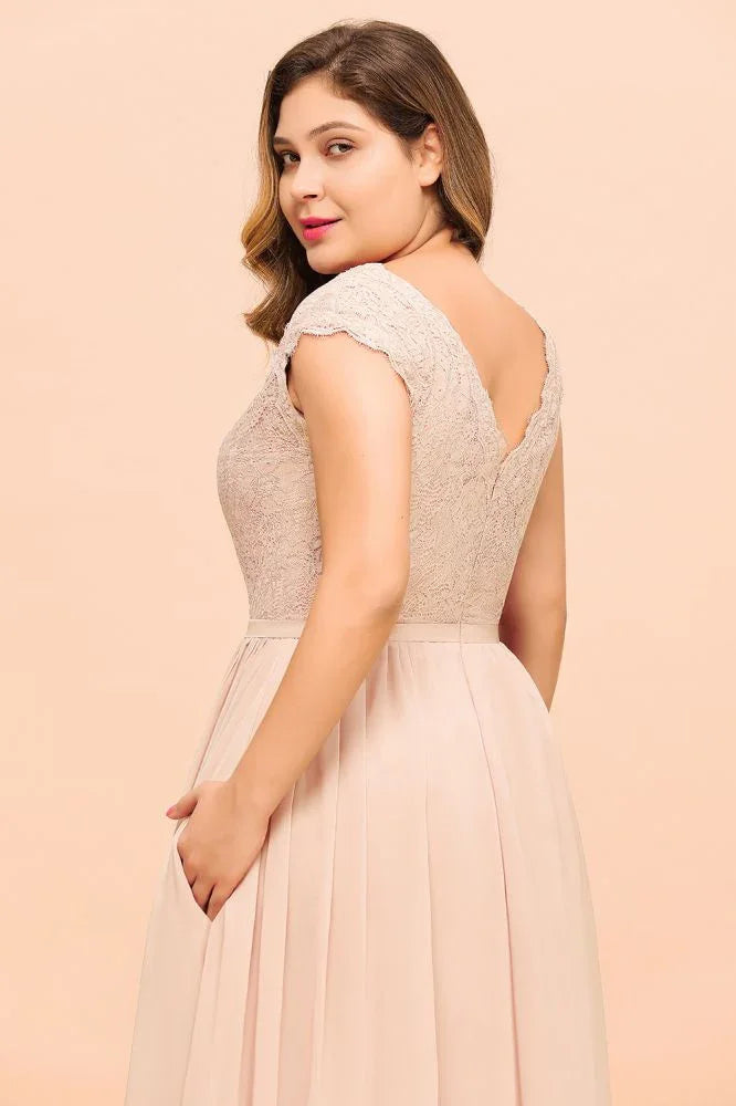 Großgrößiges Spitzenkleid mit Perlen in Rosa für Brautjungfern, kurze Ärmel, Seitenschlitz, Hochzeitsfestkleid