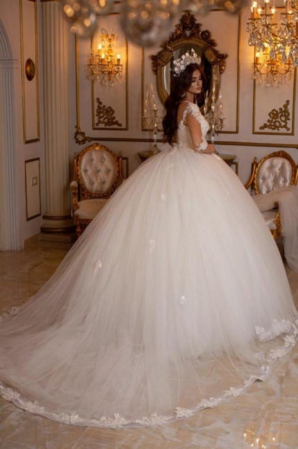 Robes de mariée princesse longues en ligne A à col en V avec dentelle et manches longues