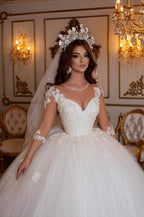 Robes de mariée princesse longues en ligne A à col en V avec dentelle et manches longues