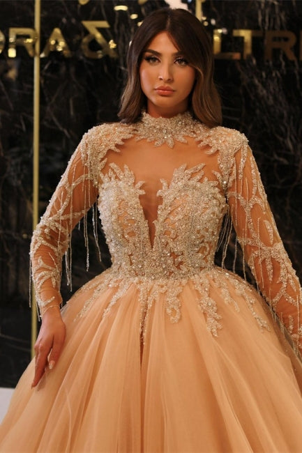 Vestidos de Festa Princesa Longos Dourados com Gola Alta, Corte em A e Bordados, com Mangas Compridas