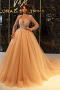 Vestidos de Festa Princesa Longos Dourados com Gola Alta, Corte em A e Bordados, com Mangas Compridas