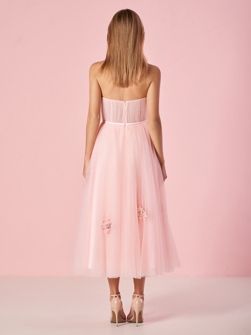Hellrosa trägerloses Prinzessinnen-Ballkleid mit Blumen