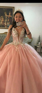 Vestido de Princesa com Saia de Tule Rosa e Decote Profundo em V Y583
