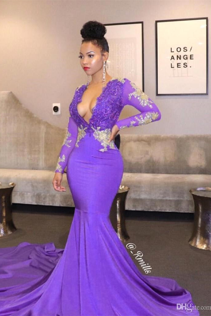 Vestidos de fiesta largos morados con escote en V profundo y encaje estilo sirena.