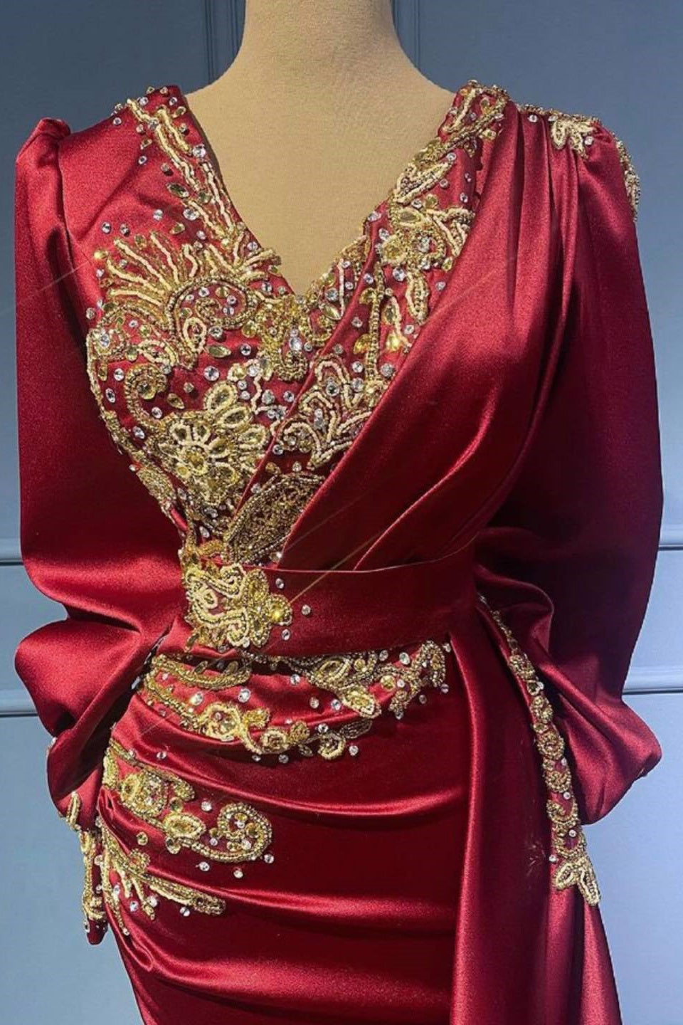 Robes de soirée rouges à manches, robes de bal élégantes longues jusqu'au sol