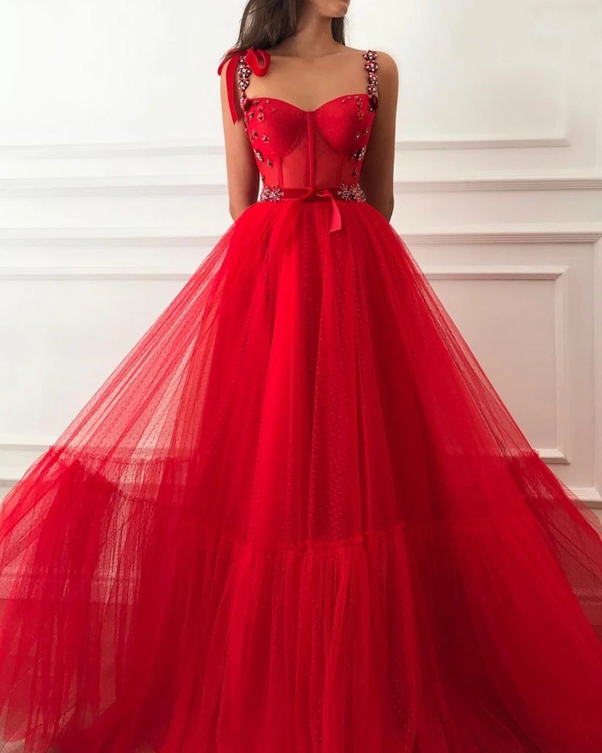 Abito lungo rosso a linea ad A in tulle con perline e fiori, formale, da sera, per laurea e ballo di fine anno