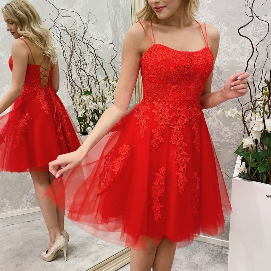 Robe rouge courte trapèze bustier en tulle avec dentelle et dos nu pour bal de promo et retour à la maison