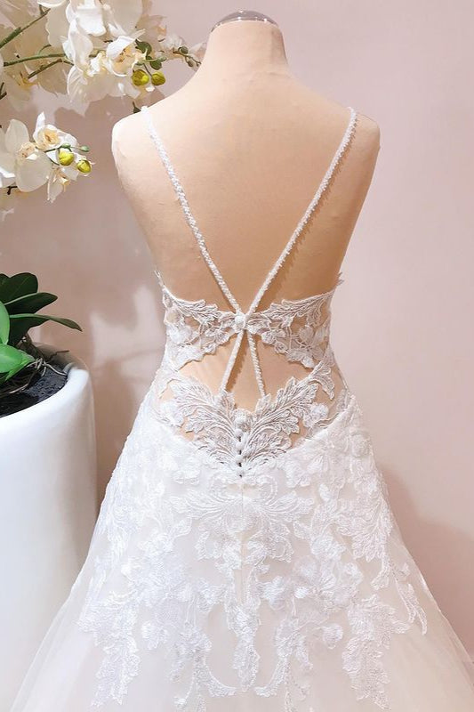 Abito da sposa romantico lungo a linea ad A con spalline sottili, applicazioni in pizzo e tulle