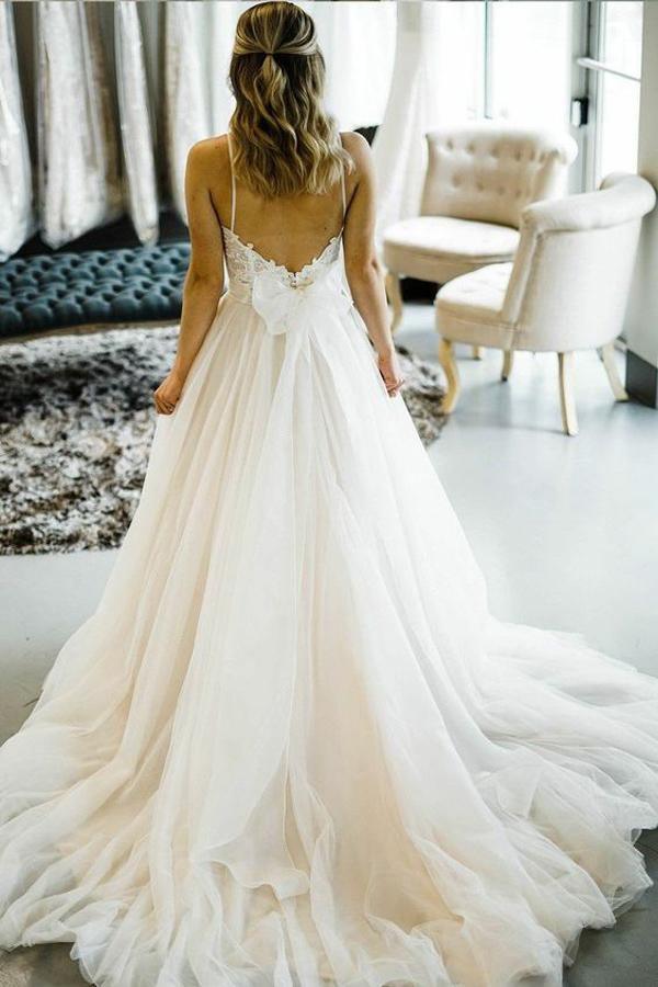 Vestidos de novia románticos estilo princesa con tirantes finos