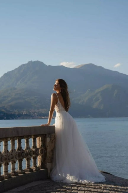 Romantic spaghetti straps sleeveless a-line lace Wedding dresses