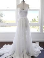 Abito da sposa romantico in chiffon con scollo a cuore e pizzo per la spiaggia