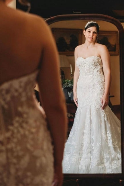 Robe de mariée sirène en tulle sans bretelles, sans manches, avec dentelle, pour un style romantique et tendre