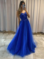 Robe de bal formelle longue bleu royal en tulle et dentelle, coupe princesse avec décolleté cœur
