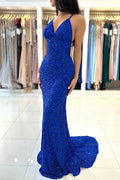 Abito da sera lungo a sirena blu reale con scollo a V, spalline sottili e schiena scoperta, decorato con paillettes