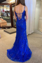 Harmonia | Vestido Real Azul con Escote Profundo, Falda Barrida y Encaje