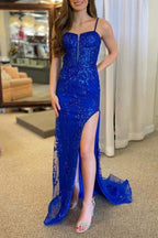 Harmonia | Vestido Real Azul con Escote Profundo, Falda Barrida y Encaje
