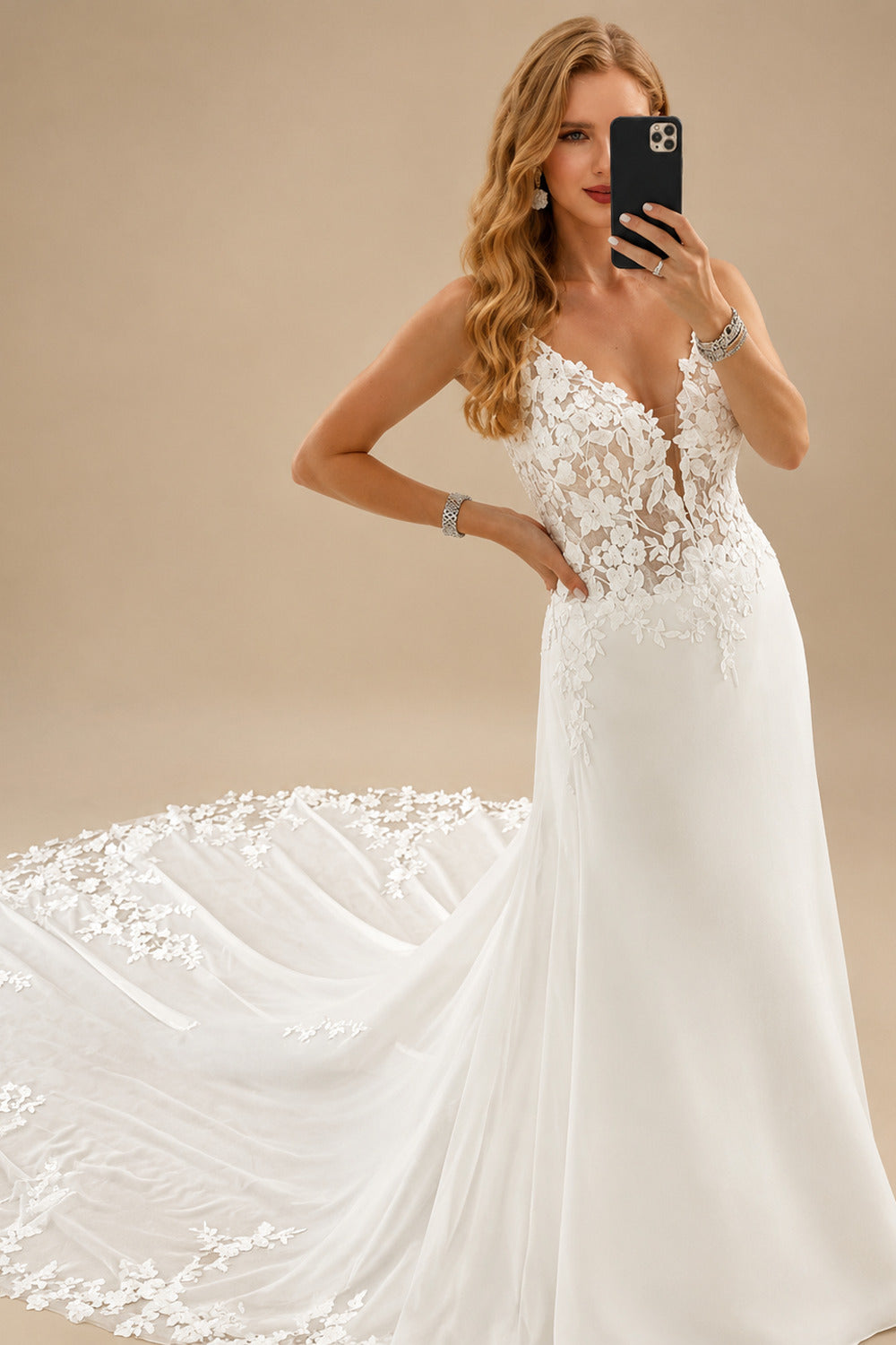 Rutipo Ivory A-Line V-Neck Sleeveless Chiffon Wedding Dresses With Appliques Lace