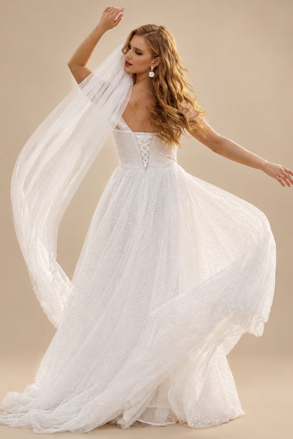 Rutipo Ivory Plus Size A-Line Sweetheart Sleeveless Sweep Train Lace Wedding Dresses