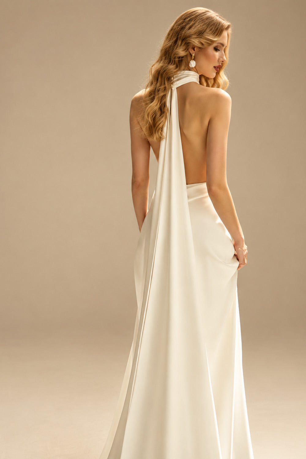 Rutipo Ivory Beach/Boho Halter Sleeveless Sweep Train Silk Like Satin Wedding Dresses