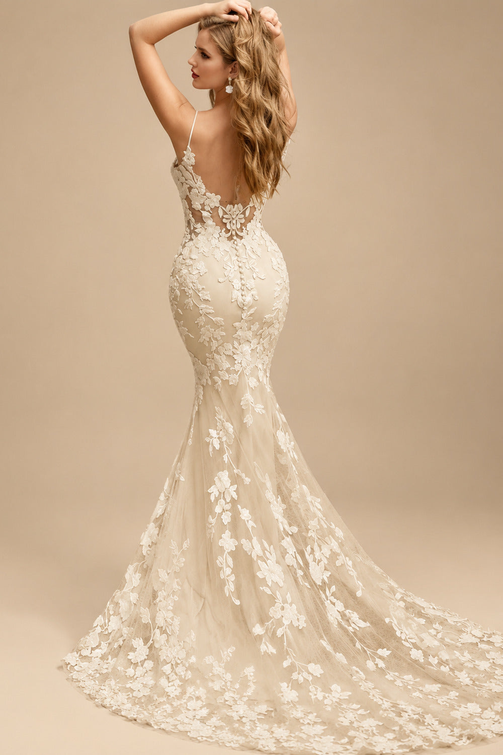 Rutipo Champagne Trumpet/Mermaid V-Neck Sleeveless Court Train Lace Wedding Dresses
