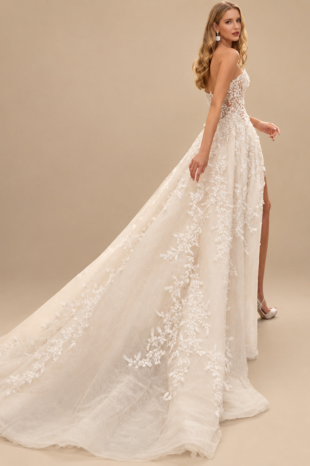 Rutipo As Picture Ball-Gown Sweetheart Sleeveless Lace Wedding Dresses With Appliques Lace