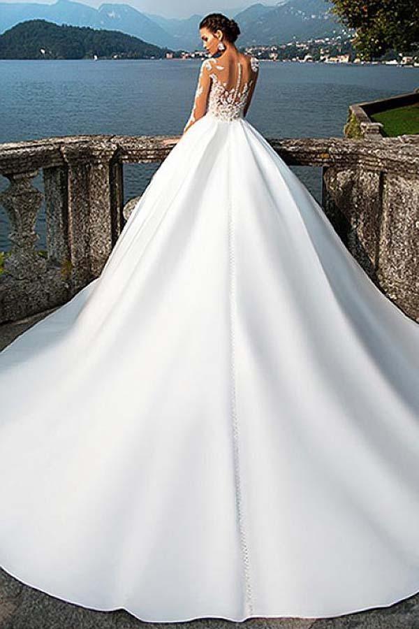 Vestidos de novia de satén con escote barco y corte A con apliques de encaje
