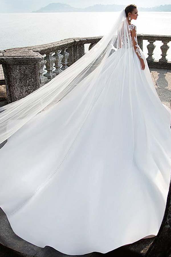 Vestidos de novia de satén con escote barco y corte A con apliques de encaje