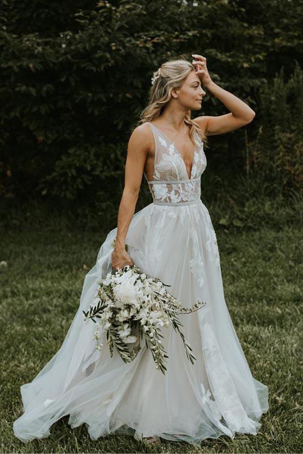 Vestidos de novia de playa con escote en V y espalda en V de tul color marfil con encaje transparente