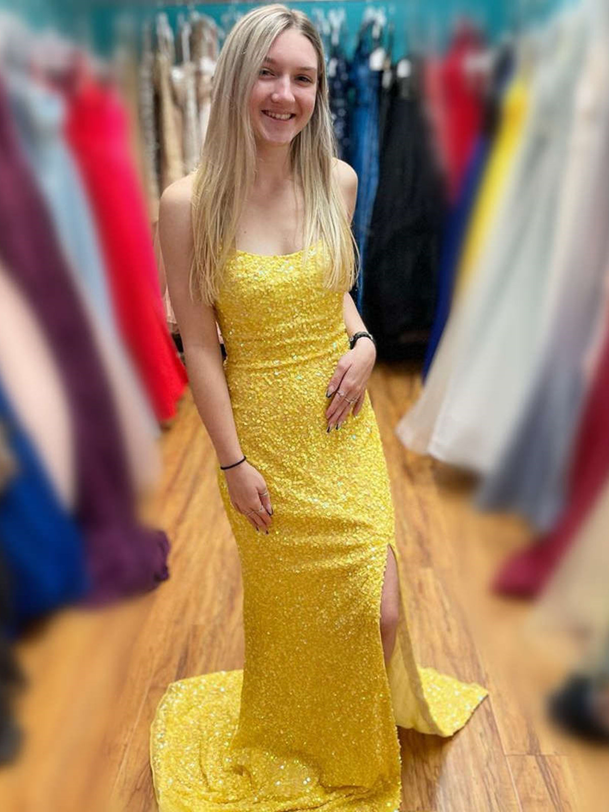 Vestidos de Baile Formais Longos de Sereia com Lantejoulas, Sem Alças e Costas Descobertas, com Fenda Alta