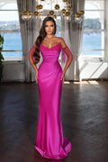 Abito da sera lungo fino al pavimento in raso a sirena con spalline sottili e perline