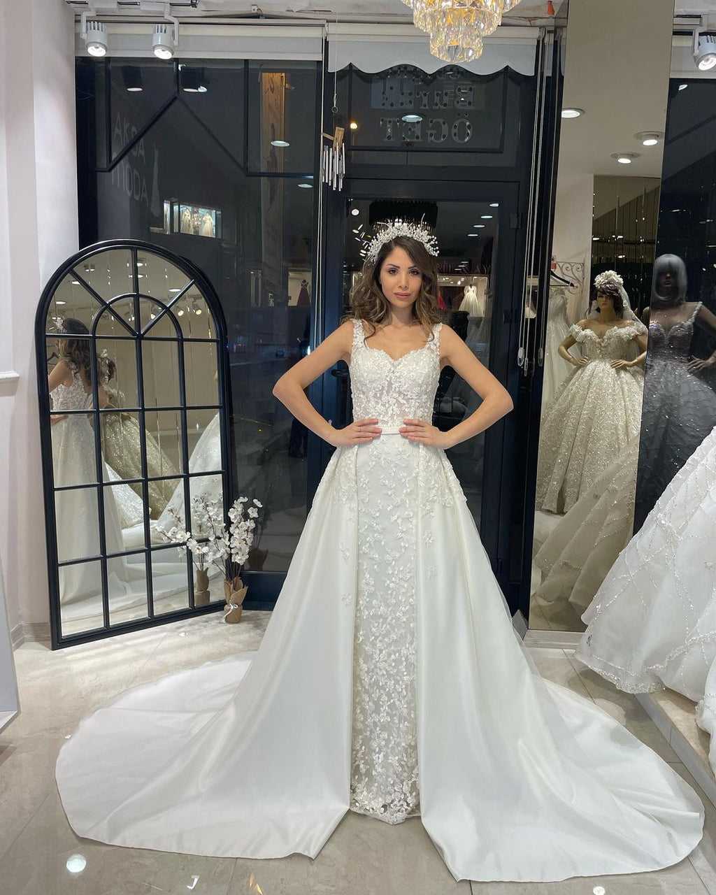 Vestido de Noiva Comprido até ao Chão, com Decote Coração, Alças Finas, Estilo Sereia, em Renda, com Cauda de Corte Real