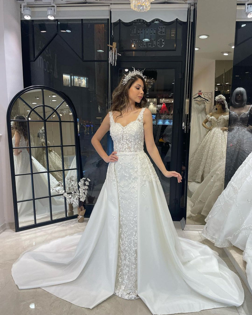 Vestido de Noiva Comprido até ao Chão, com Decote Coração, Alças Finas, Estilo Sereia, em Renda, com Cauda de Corte Real