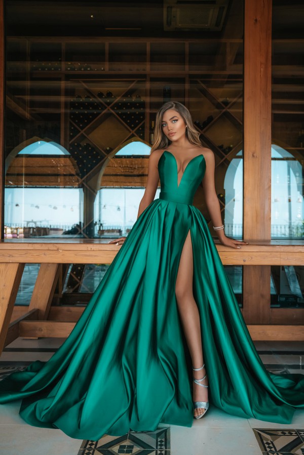 Robe de bal verte sexy longue en satin, coupe évasée, col en V avec fente
