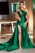 Abito da sposa e da sera verde sexy con una spalla, perline e spacco
