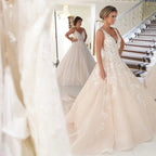 Abito da sposa sexy lungo a linea ad A con scollo a V, spalline sottili, applicazioni in pizzo e schiena scoperta