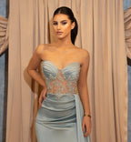 Abito da sera lungo blu con spacco, paillettes e volant in stile sirena