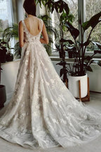 Vestido de Noiva Sexy Longo Marfim com Decote em V, Corte em A, Fenda Frontal e Sem Mangas, com Renda