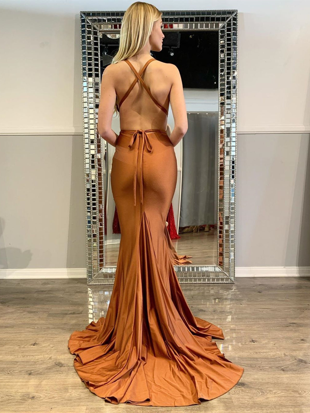 Abito lungo da sirena sexy in raso con scollo a V e schiena scoperta per cerimonie di diploma e balli formali