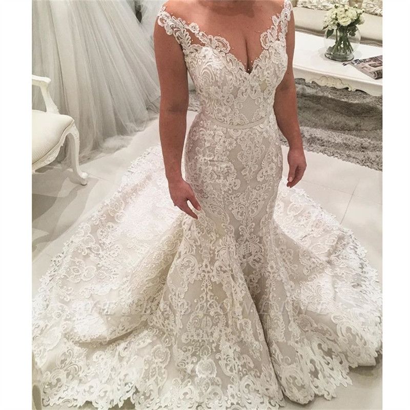 Robe de mariée longue sirène sexy à décolleté en V avec fines bretelles et appliques en dentelle