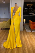 Vestido de Baile Comprido Amarelo Sexy com Decote em V, Lantejoulas e Fenda, com Mangas Compridas
