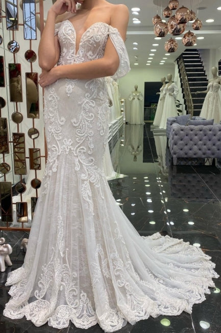 Robes de mariée sexy sirène longues jusqu'au sol en dentelle, sans manches et décolletées épaules, avec traîne brosse
